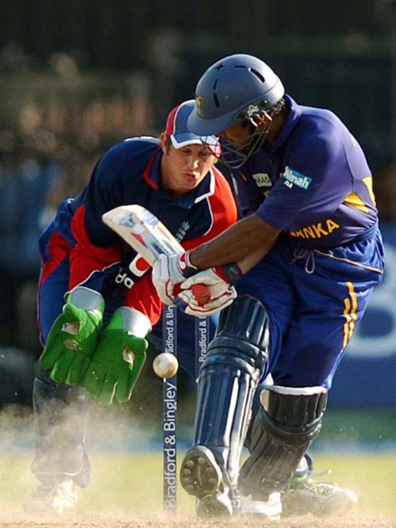 Kumar Sangakkara was bowled after he missed a sweep, Sri Lanka v England, 5th ODI, Colombo, October 13, 2007