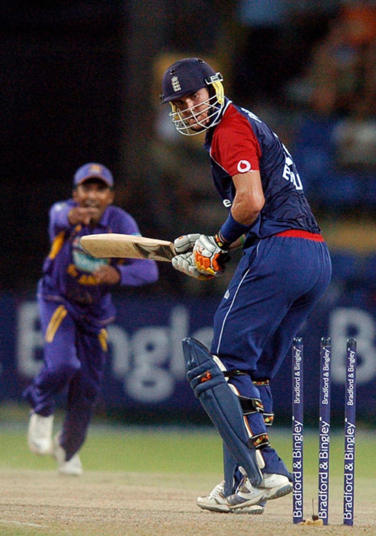 Kevin Pietersen loses his leg stump to Chaminda Vaas, Sri Lanka v England, 5th ODI, Colombo, October 13, 2007