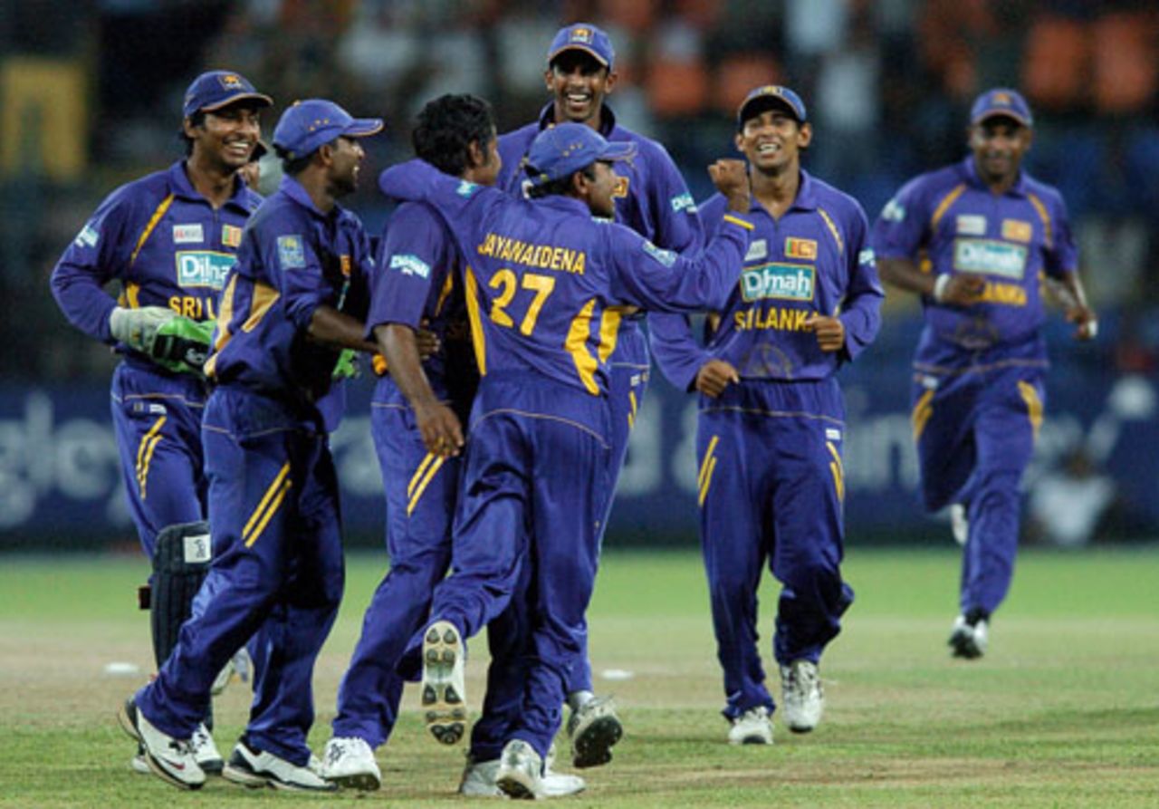 Sri Lanka celebrate the wicket of Kevin Pietersen, Sri Lanka v England, 5th ODI, Colombo, October 13, 2007