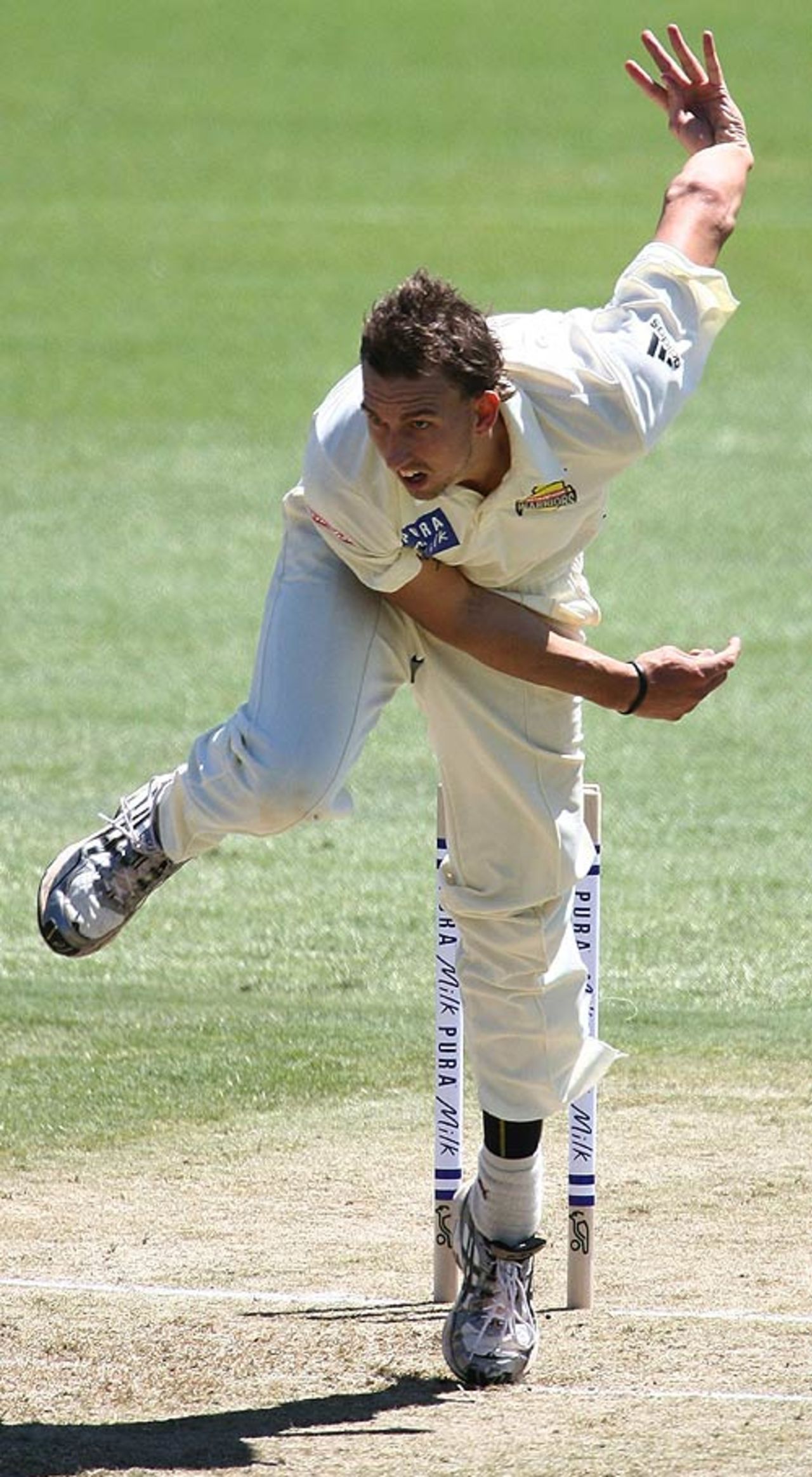 Brett Dorey sends down a delivery, Western Australia v New South Wales, Pura Cup, Perth, October 14, 2007