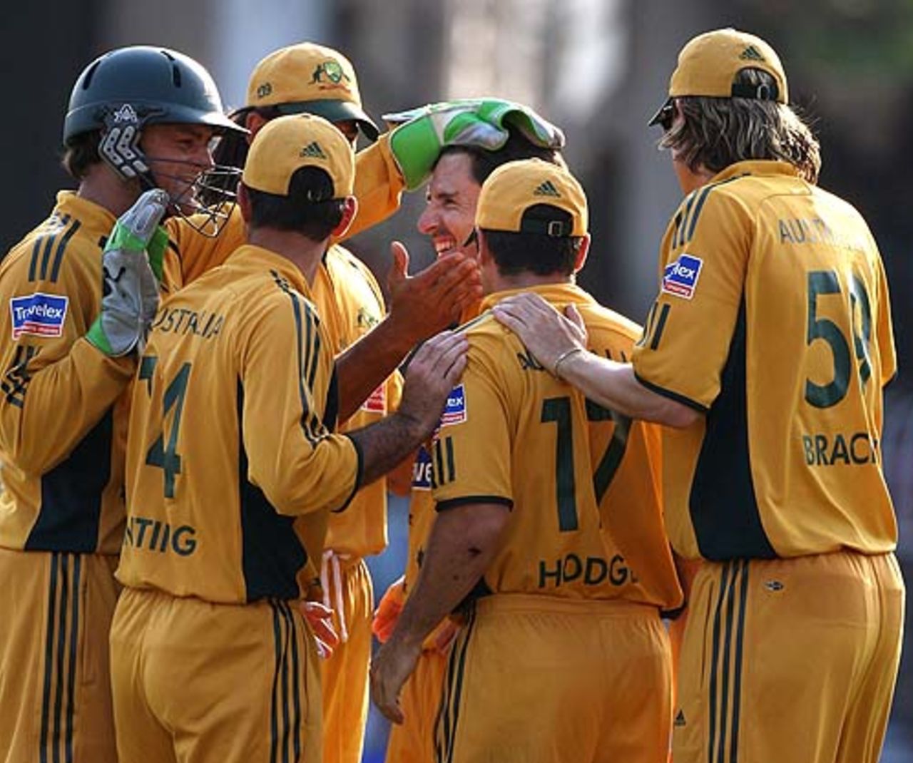 Brad Hogg is congratulated by his team-mates after he removed Rahul Dravid, India v Australia, 6th ODI, Nagpur, October 14, 2007   



