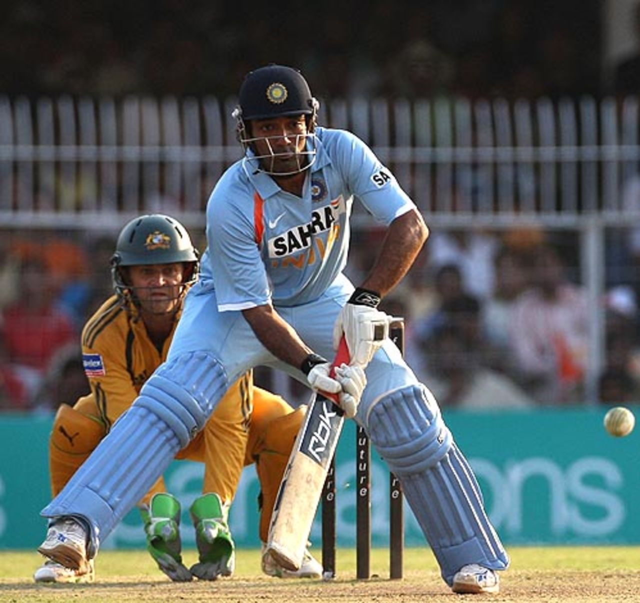 Robin Uthappa tries the scoop over short fine leg , India v Australia, 6th ODI, Nagpur, October 14, 2007   



