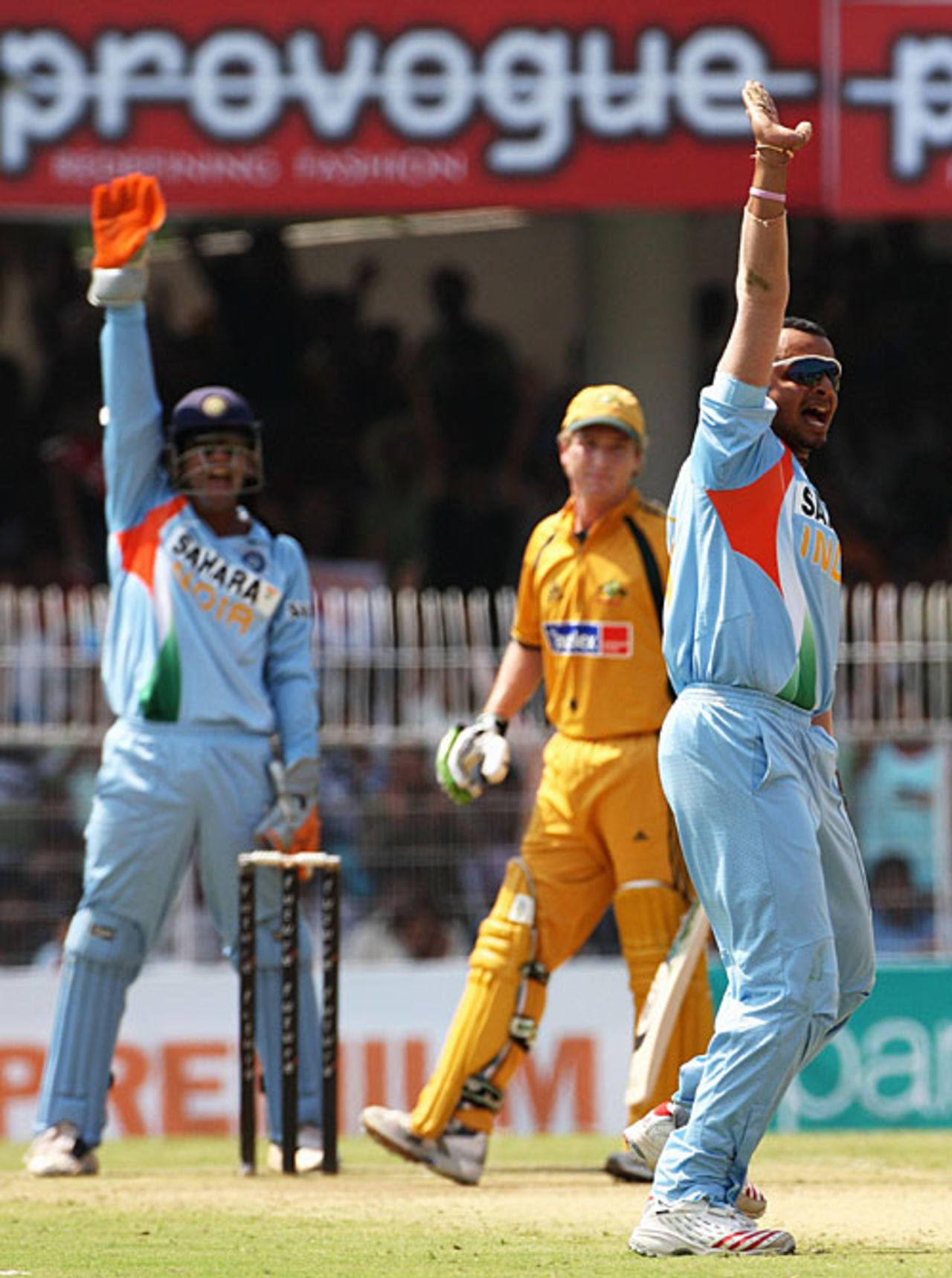 Murali Kartik unsuccessfully appeals for the wicket of Brad Haddin, India v Australia, 6th ODI, Nagpur, October 14, 2007