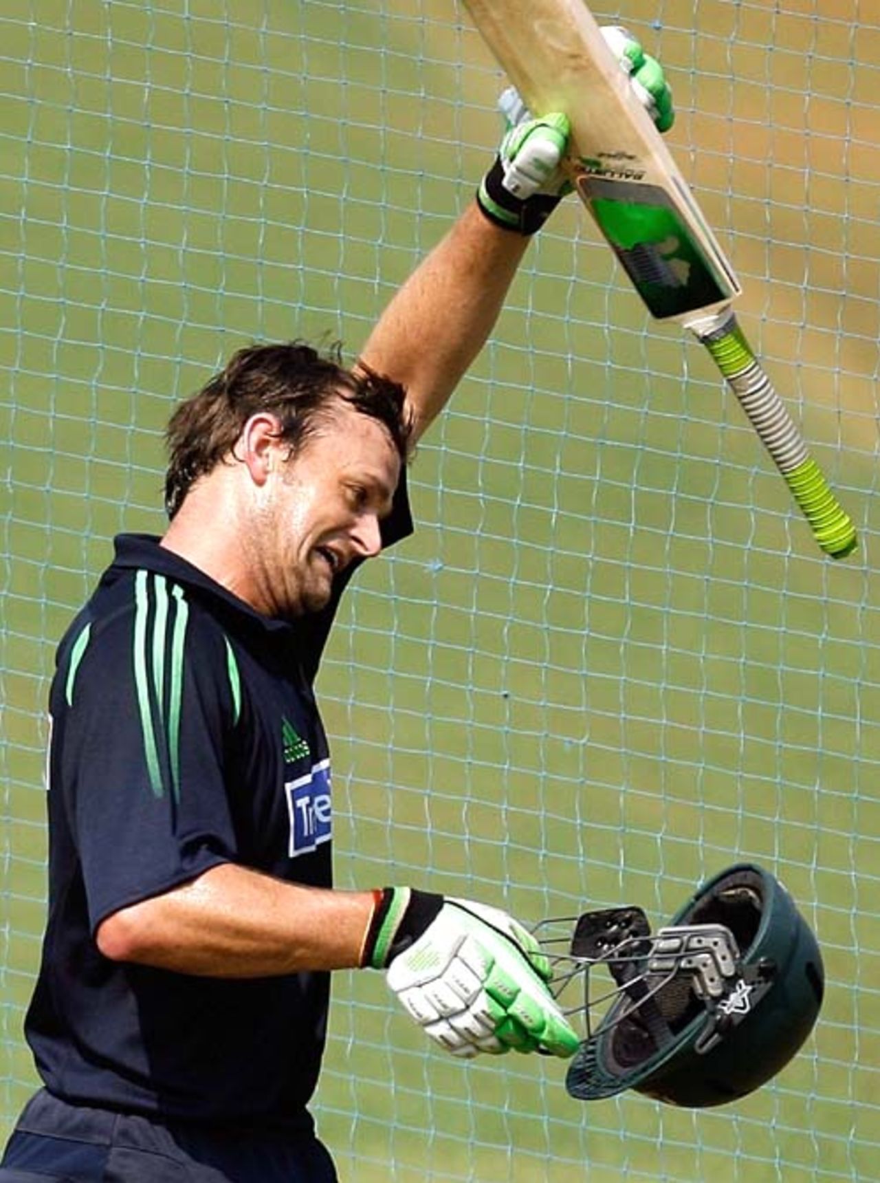 Adam Gilchrist has a hit in the nets at the Brabourne Stadium, Mumbai, October 16, 2007