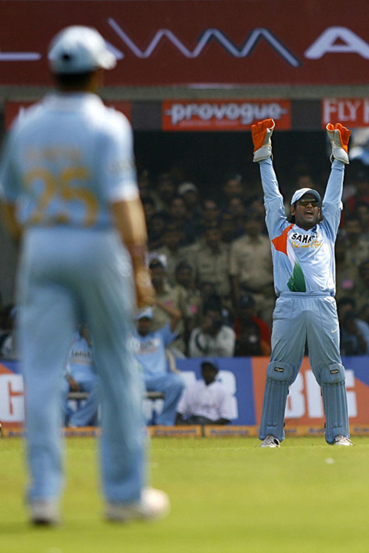 Mahendra Singh Dhoni appeals for the wicket of Michael Clarke, India v Australia, 7th ODI, Mumbai, October 17, 2007