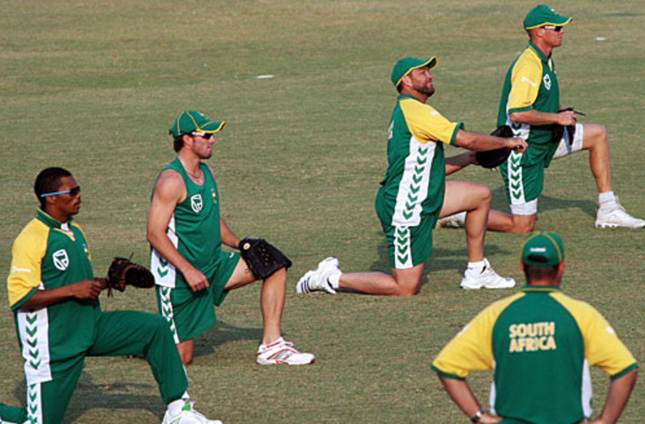 The South Africans take part in a fielding drill, Lahore, October 17, 2007