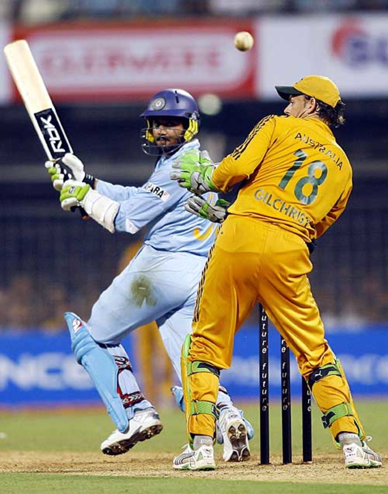 Harbhajan Singh tries a cheeky shot, India v Australia, 7th ODI, Mumbai, October 17, 2007
