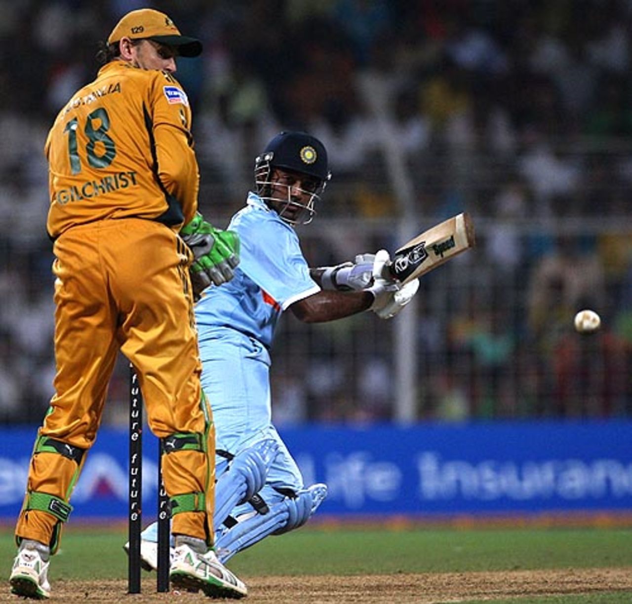 Robin Uthappa guides one to third man, India v Australia, 7th ODI, Mumbai, October 17, 2007