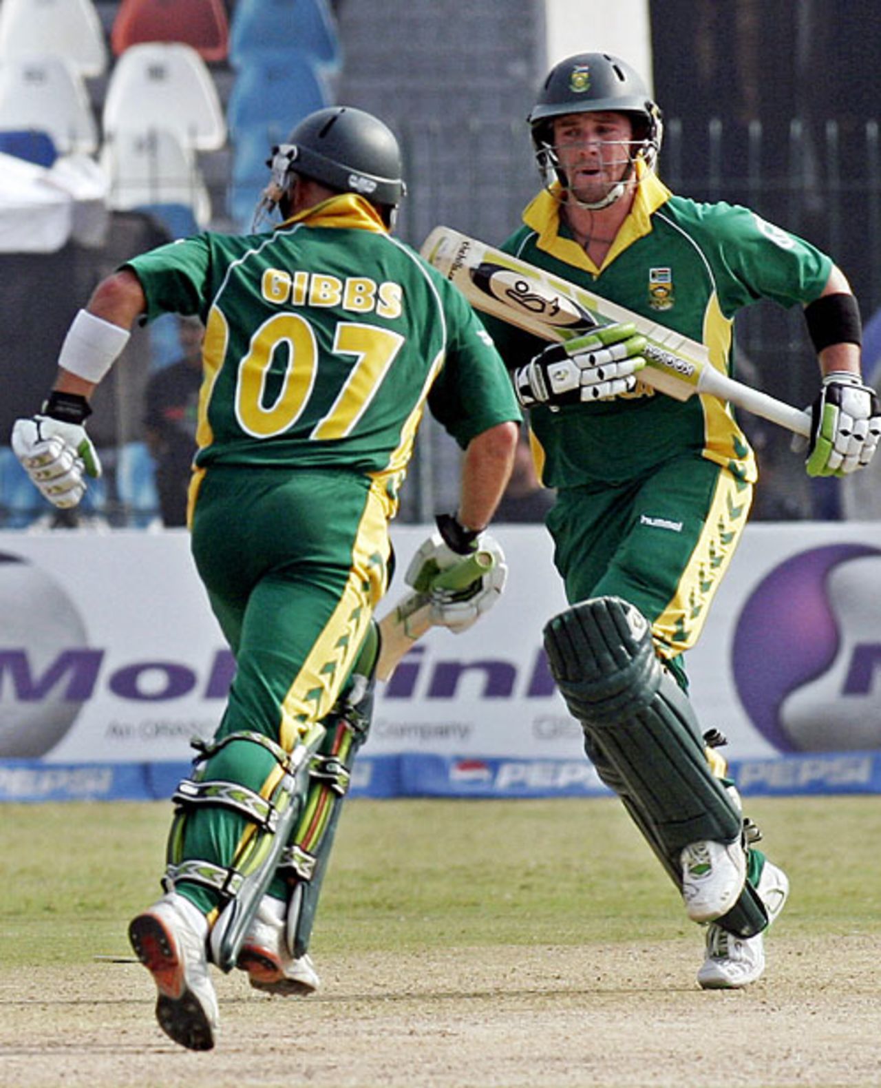 Herschelle Gibbs and AB de Villiers added 137 for the third wicket, Pakistan v South Africa, 1st ODI, Lahore, October 18, 2007