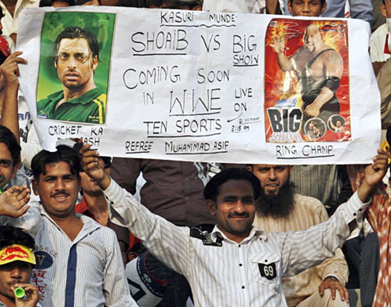 A fan holds up a poster of Shoaib Akhtar, Pakistan v South Africa, 1st ODI, Lahore, October 18, 2007