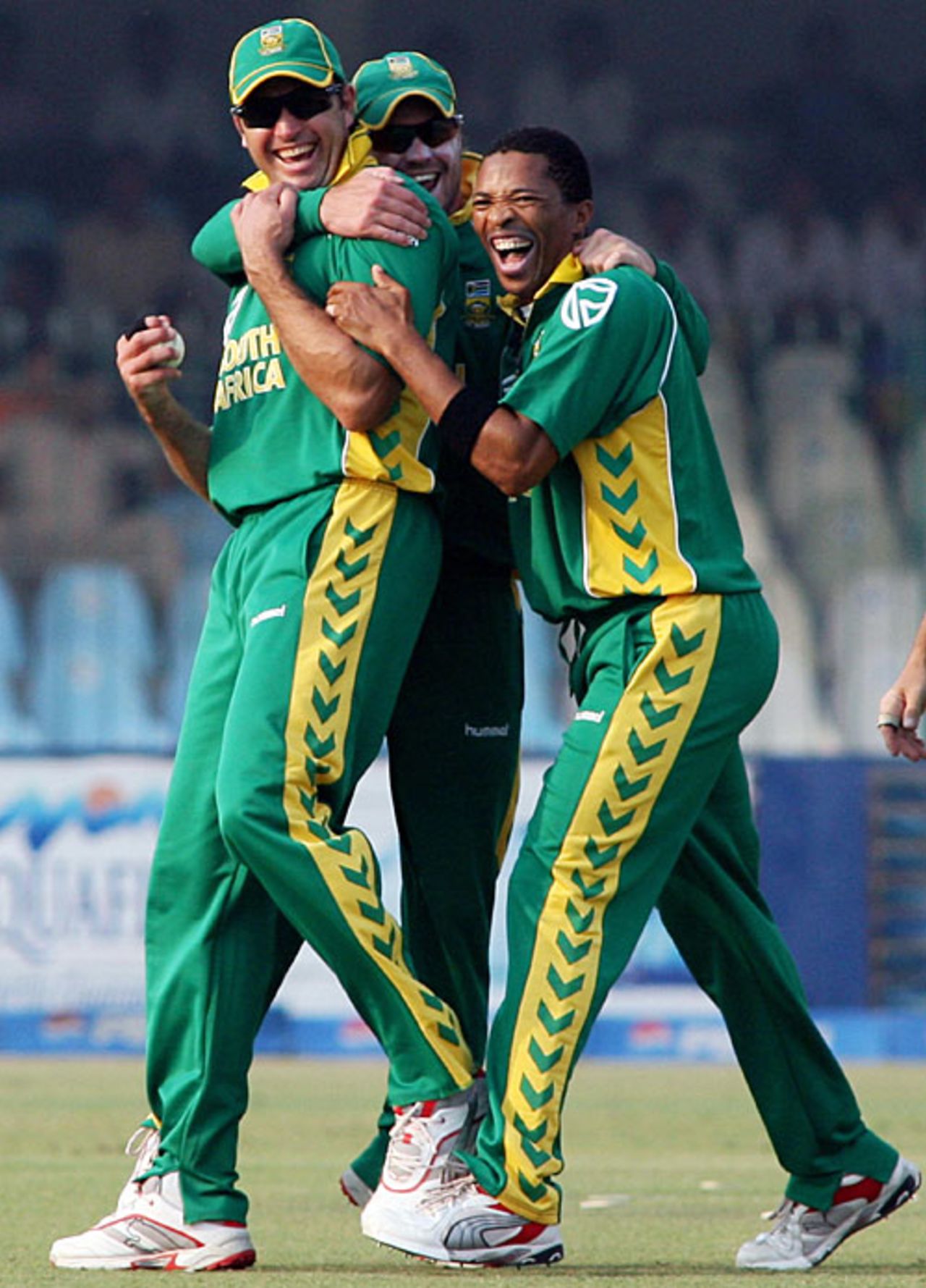 Justin Kemp took a stunning catch to dismiss Imran Nazir, Pakistan v South Africa, 1st ODI, Lahore, October 18, 2007