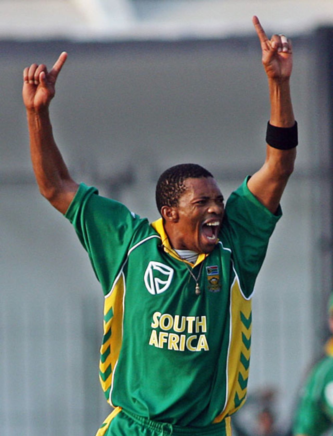 Makhaya Ntini took 4 for 46 in his first spell, Pakistan v South Africa, 1st ODI, Lahore, October 18, 2007