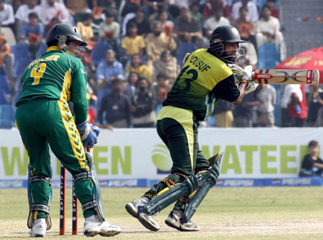 Mohammad Yousuf steers to the off side, Pakistan v South Africa, 2nd ODI, Lahore, October 20, 2007