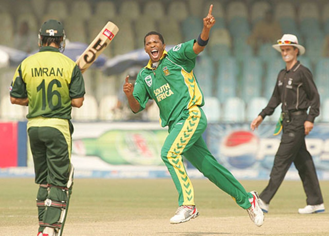 Makhaya Ntini rejoices after dismissing Imran Nazir, Pakistan v South Africa, 2nd ODI, Lahore, October 20, 2007