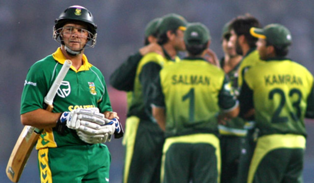 Mark Boucher was out caught and bowled to Shahid Afridi, Pakistan v South Africa, 2nd ODI, Lahore, October 20, 2007