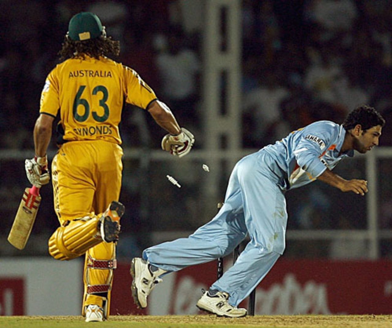 Yuvraj Singh runs out Andrew Symonds, India v Australia, Twenty20 international, Mumbai, October 20, 2007