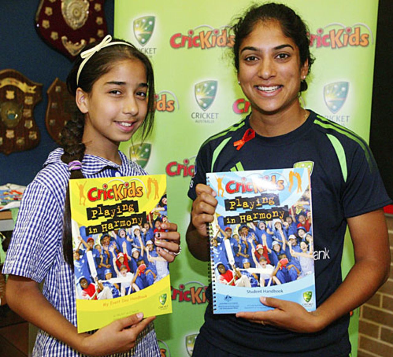 Lisa Sthalekar poses for photos at Cricket Australia's 'Playing in Harmony' school initiative, Sydney, October 23, 2007
