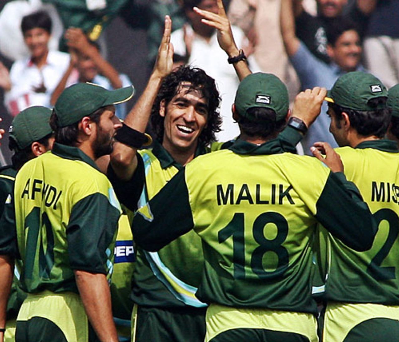 Umar Gul celebrates the wicket of Herschelle Gibbs, Pakistan v South Africa, 3rd ODI, Faisalabad, October 23, 2007