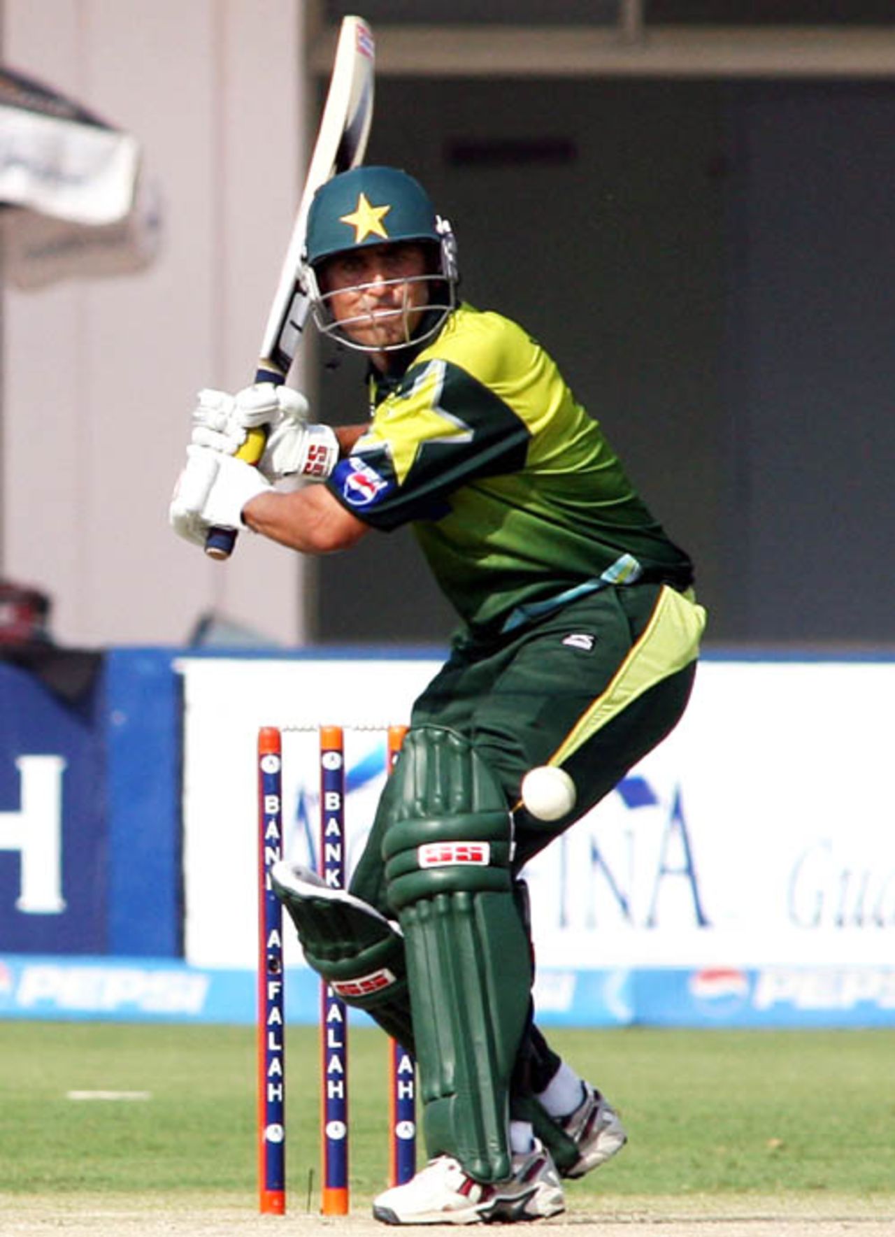 Younis Khan made 82 off 110 deliveries, Pakistan v South Africa, 4th ODI, Multan, October 26, 2007