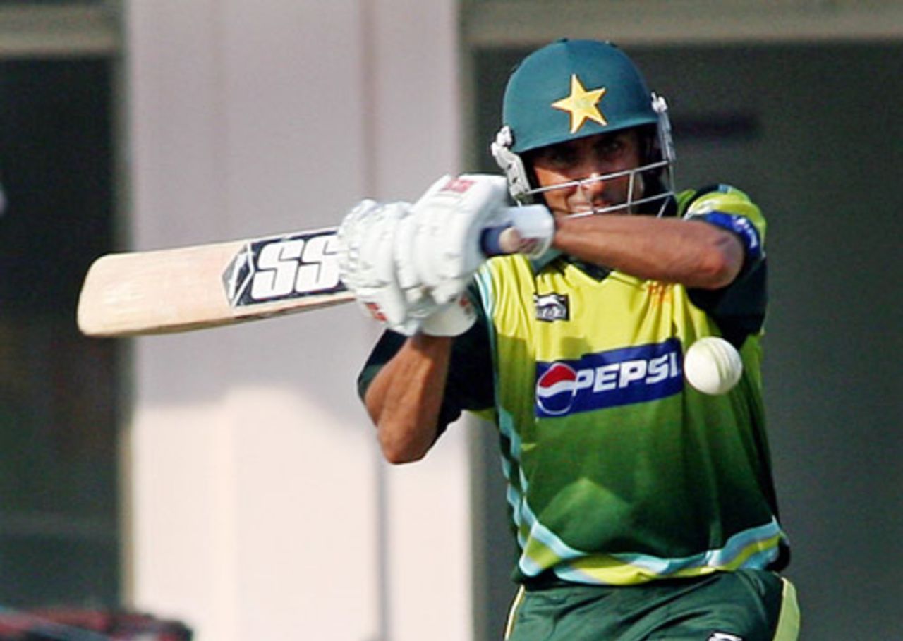 Younis Khan pulls during his patient knock, Pakistan v South Africa, 4th ODI, Multan, October 26, 2007