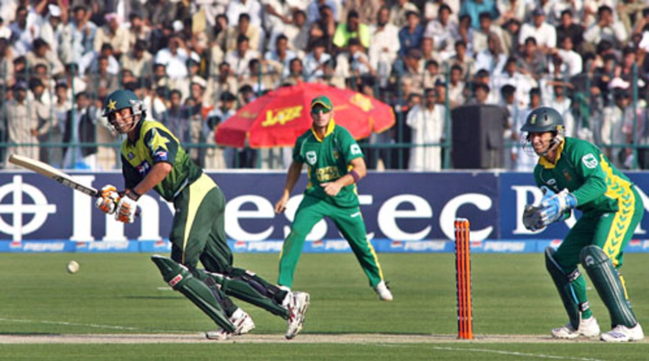 Younis Khan guides a delivery to the on side, Pakistan v South Africa, 4th ODI, Multan, October 26, 2007
