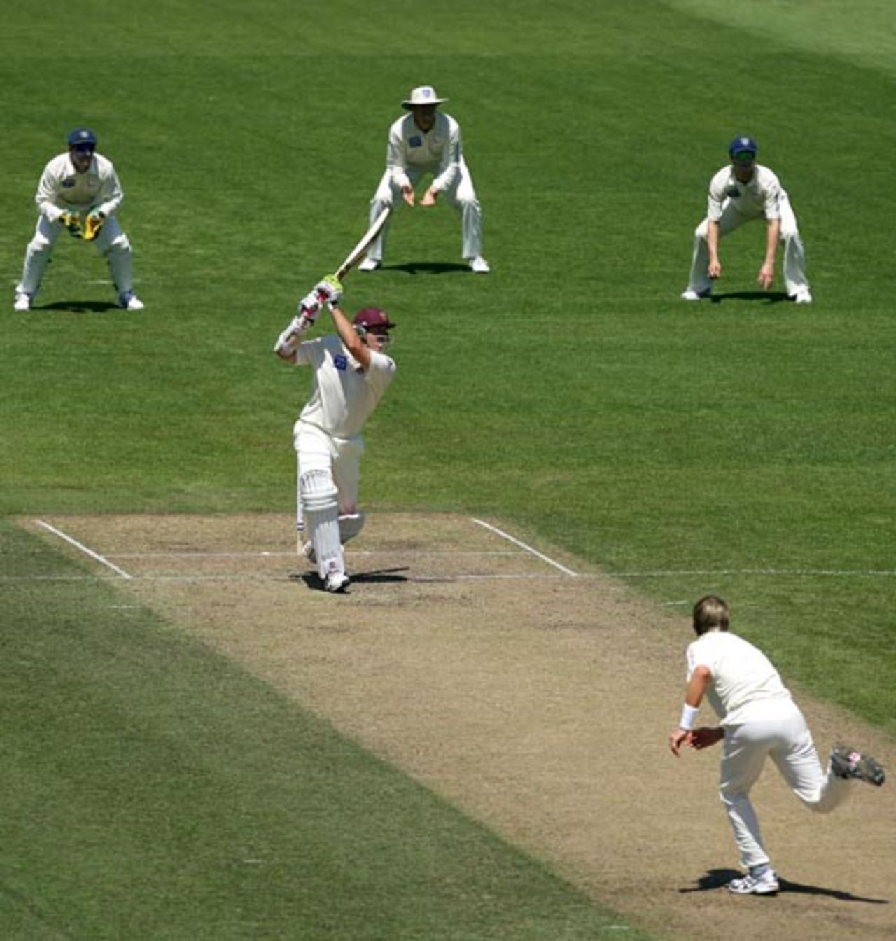 Matthew Hayden smashes Brett Lee over the covers during his 179, New South Wales v Queensland, Pura Cup, Sydney, 2nd day, October 27, 2007
