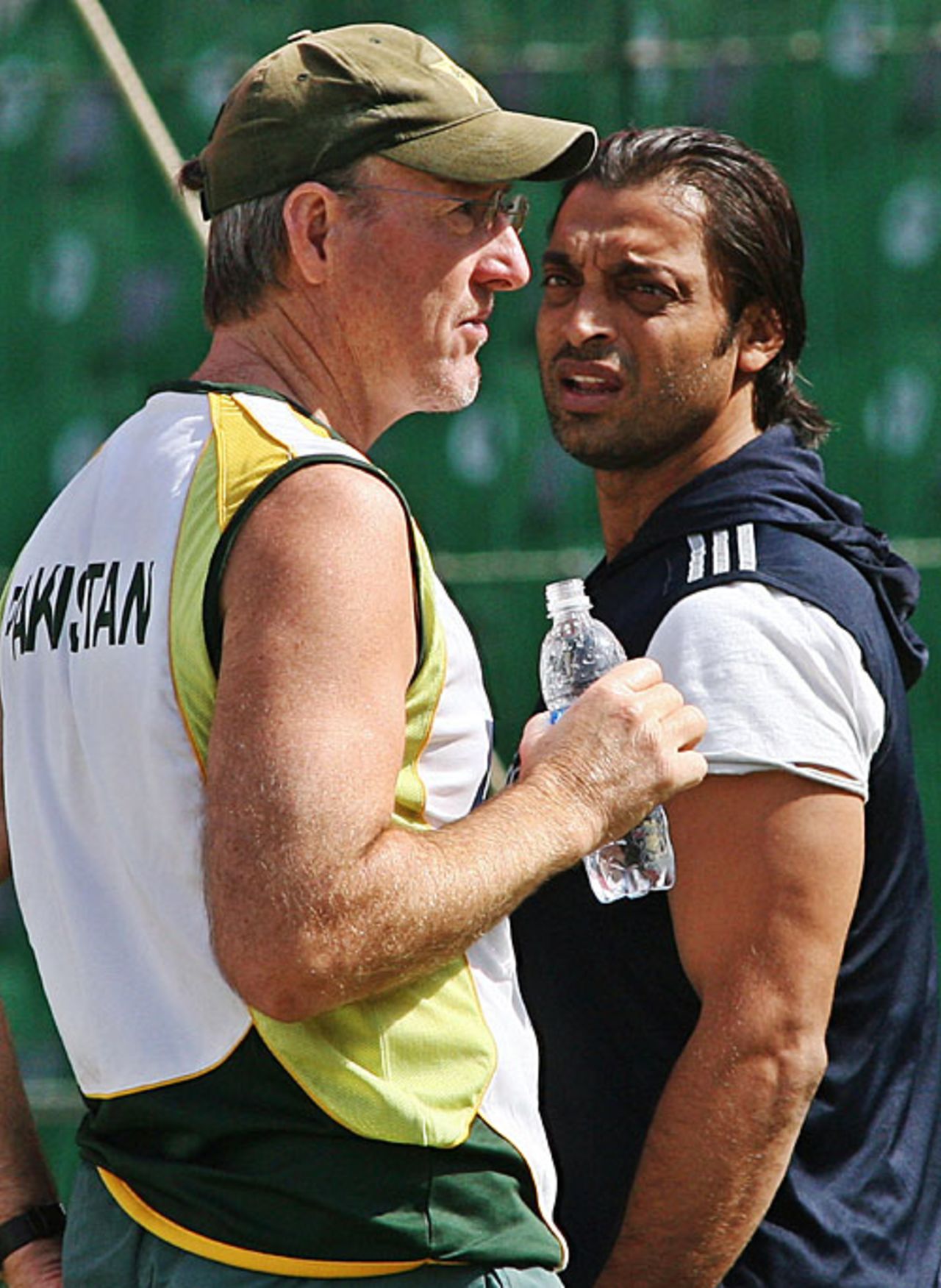 Shoaib Akhtar and Geoff Lawson during a training session, Lahore, October 28, 2007