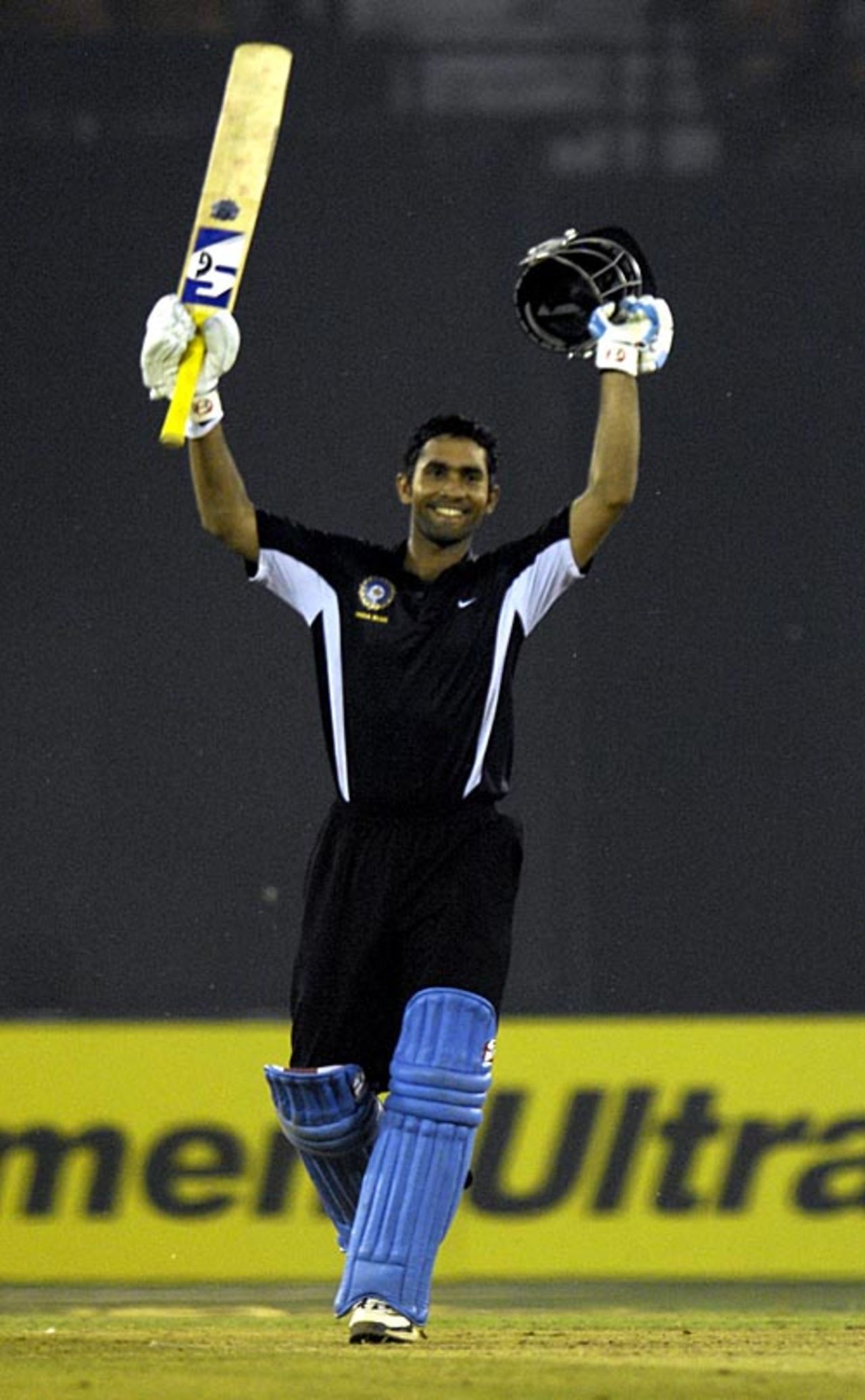Dinesh Karthik hit his first List A century, India Blue v India Red, final, Challenger Trophy, Ahmedabad, October 28, 2007
