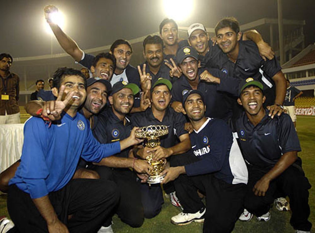 The victorious India Blue team with the trophy, Final, Challenger Trophy, Ahmedabad, October 28, 2007