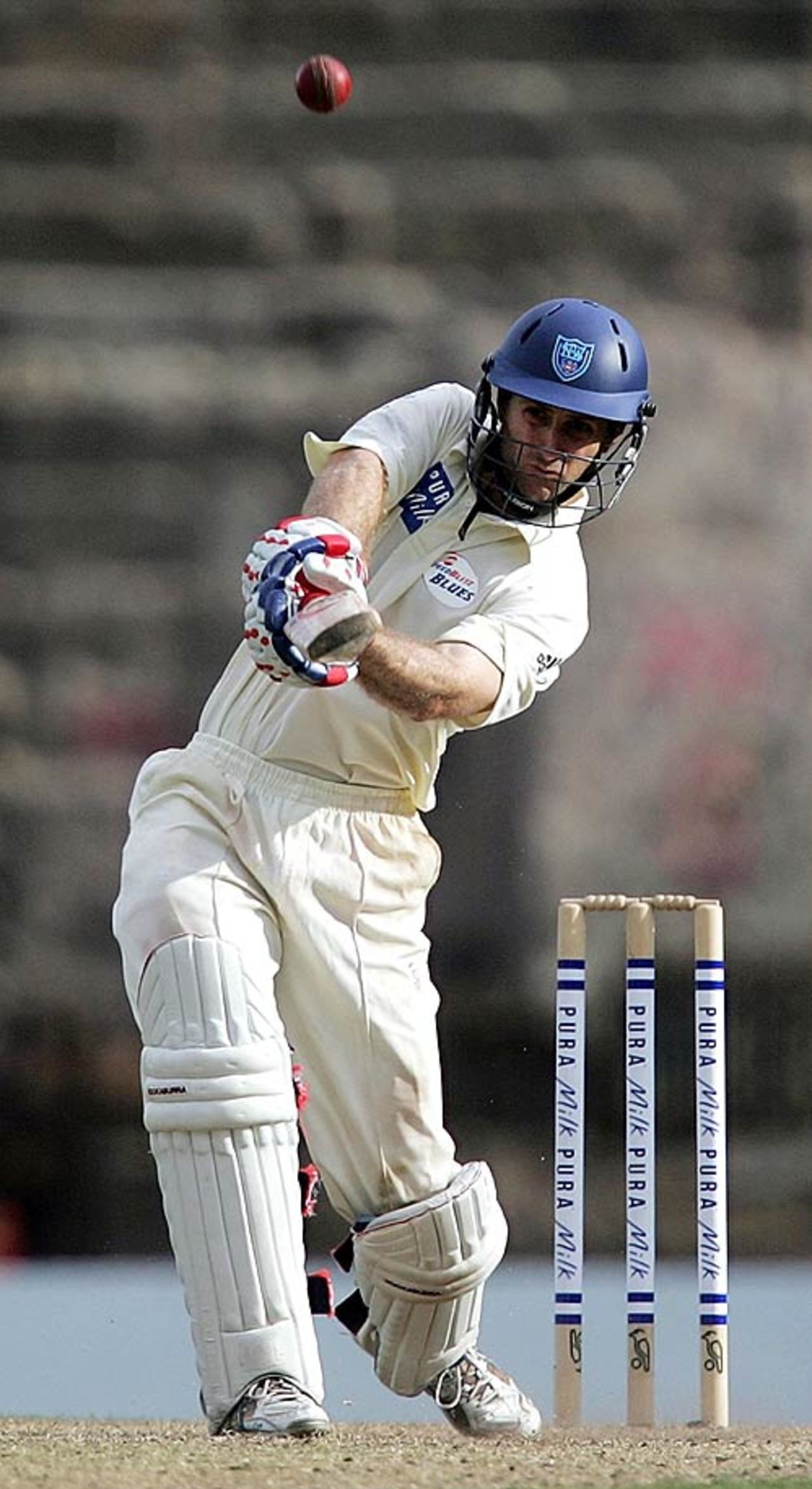 Simon Katich goes over the top, New South Wales v Queensland, Pura Cup, Sydney, 2nd day, October 27, 2007