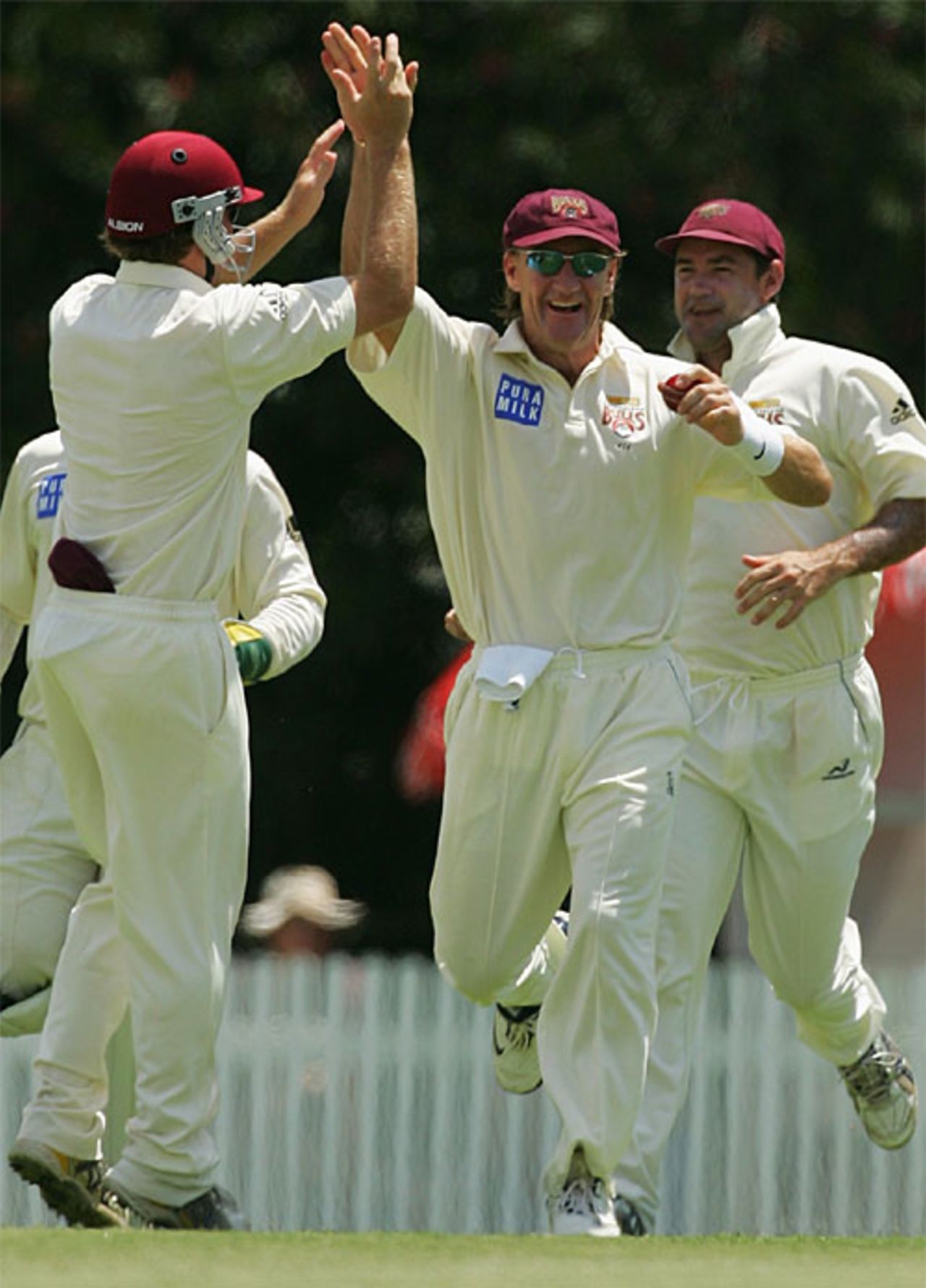 Andy Bichel celebrates taking a catch off Ashley Noffke, Queensland v Sri Lankans, 3rd day, Brisbane, November 2, 2007