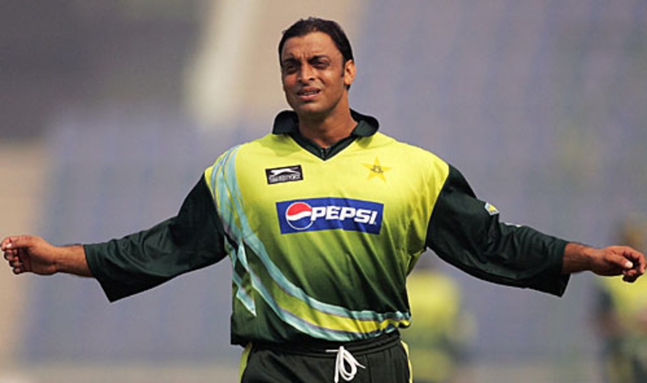 Shoaib Akhtar took 1 for 46 off ten overs against Delhi, Delhi v Pakistan XI, warm-up match, Delhi, November 2, 2007