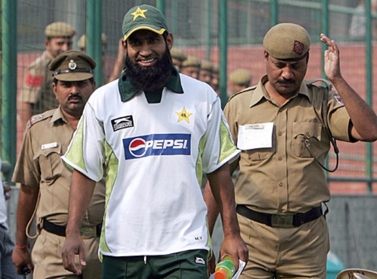 Mohammad Yousuf walks around Kotla escorted by police officials, Delhi v Pakistan XI, warm-up match, Delhi, November 2, 2007