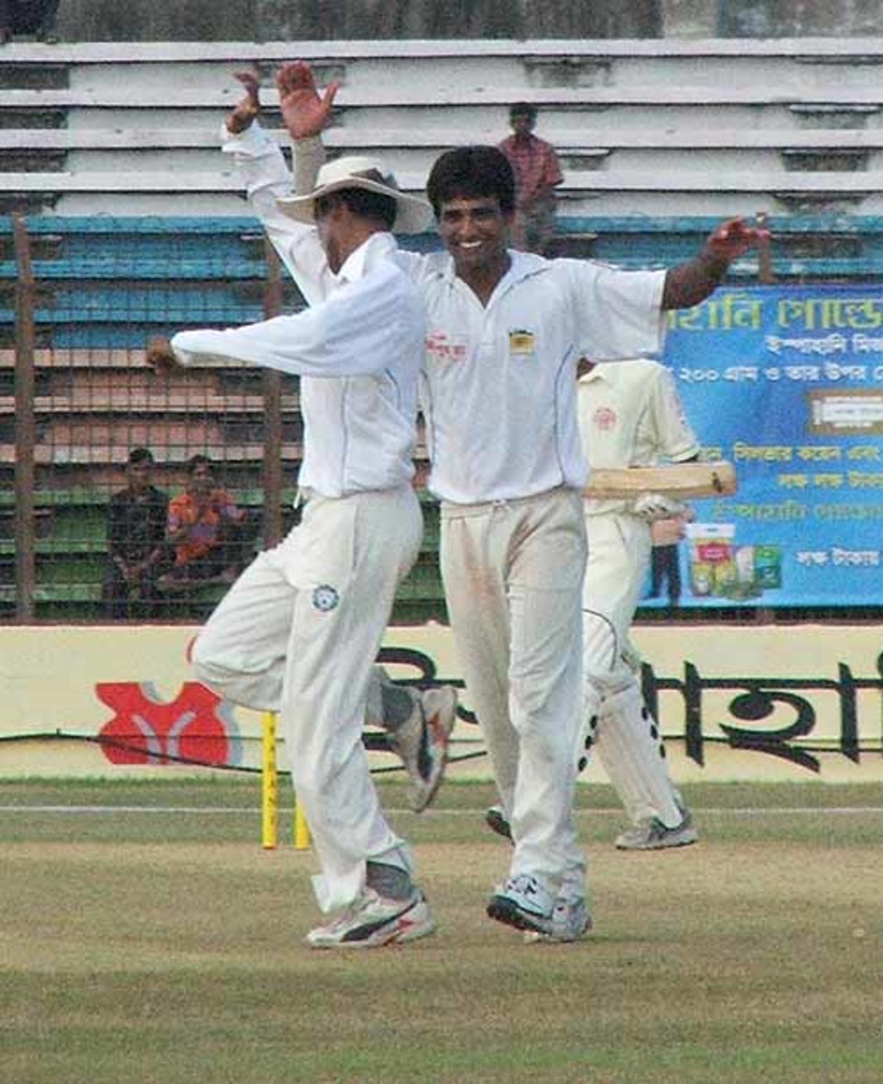 Tareq Aziz celebrates one of his four Rajshahi wickets, Chittagong v Rajshahi, National Cricket League, November 2, 2007