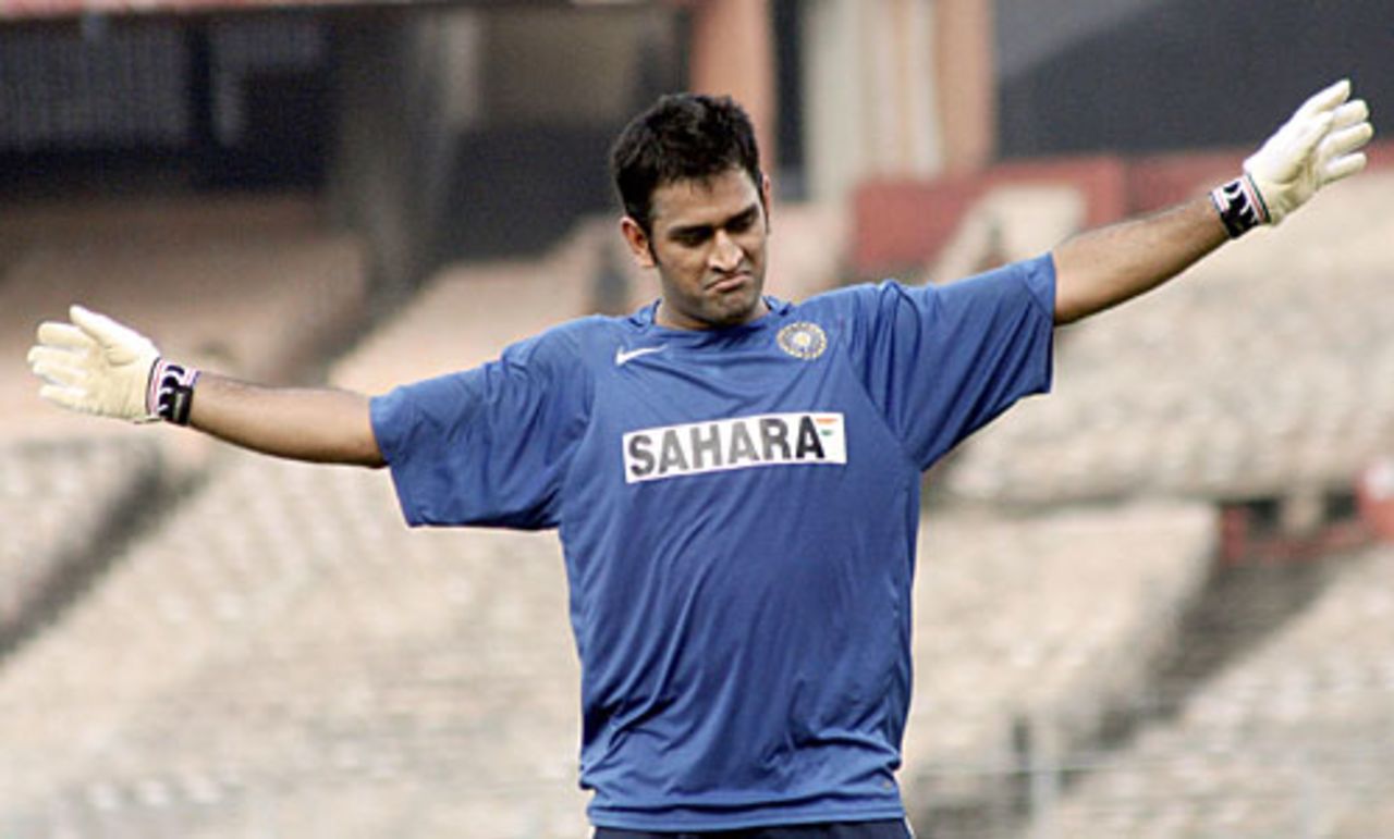 Mahendra Singh Dhoni practices at the Eden Gardens, Kolkata, November 3, 2007