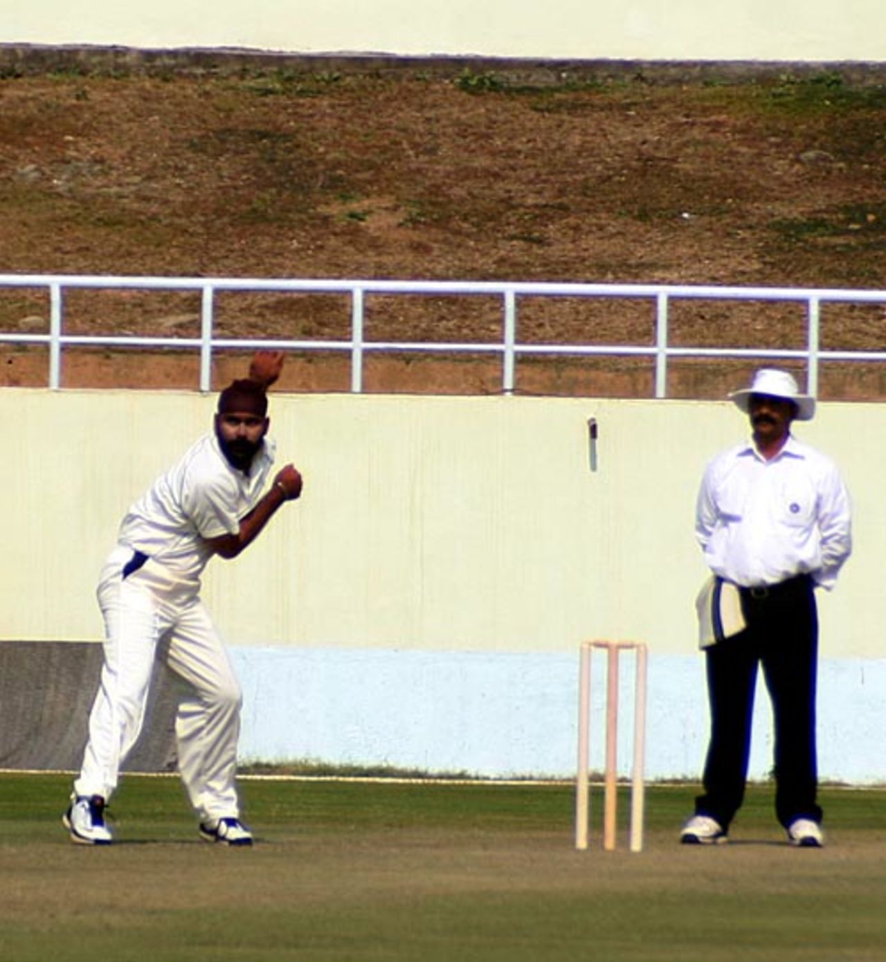 Sarandeep Singh took 2 for 67 against Saurashtra, Himachal Pradesh v Saurashtra, Ranji Trophy Super League, Group A, 1st round, 1st day, Dharamsala, November 3, 2007