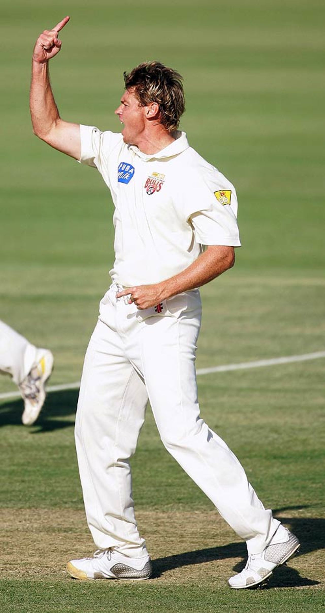 Ashley Noffke celebrates another wicket, Queensland v Sri Lankans, 2nd day, Brisbane, November 3, 2007
