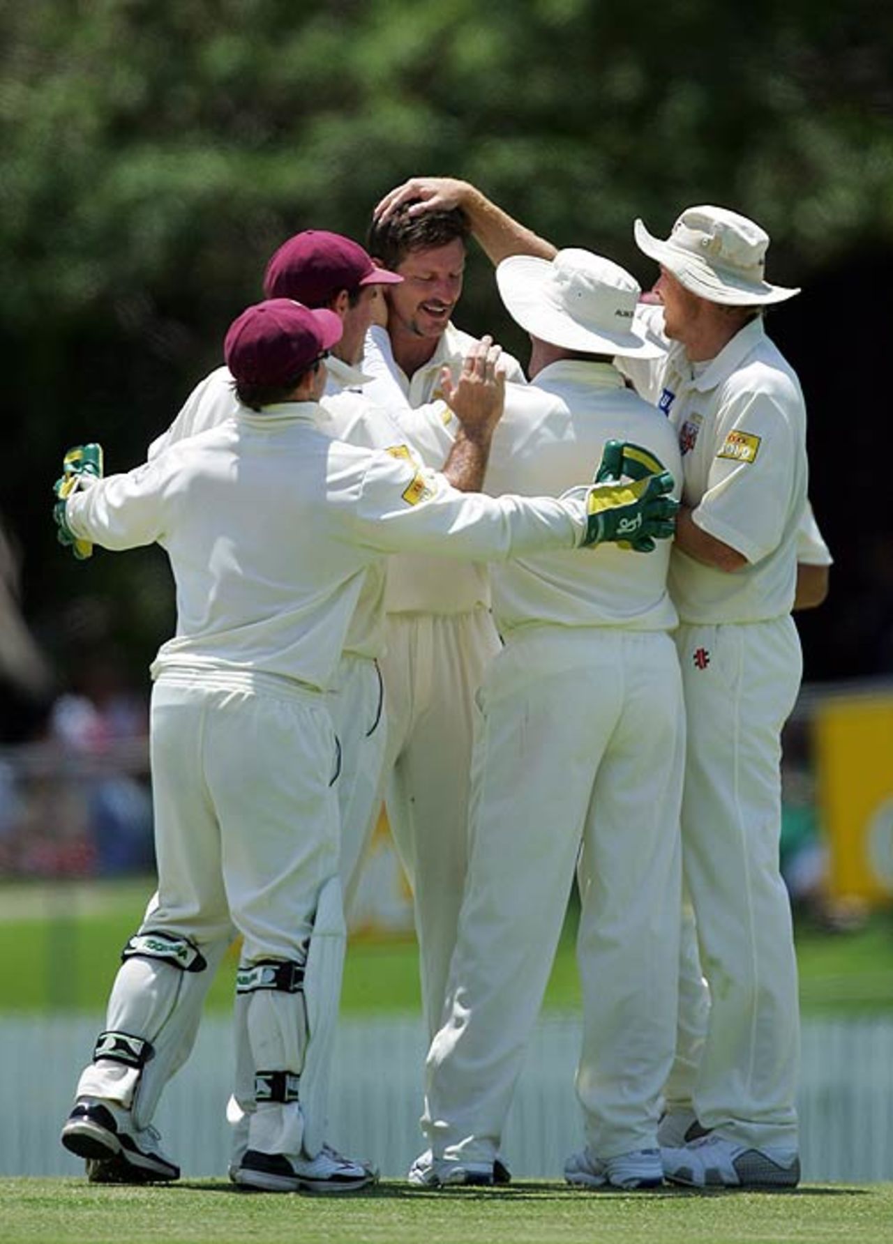 Michael Kasprowicz is congratulated on one of his wickets, Queensland v Sri Lankans, 3rd day, Brisbane, November 4, 2007