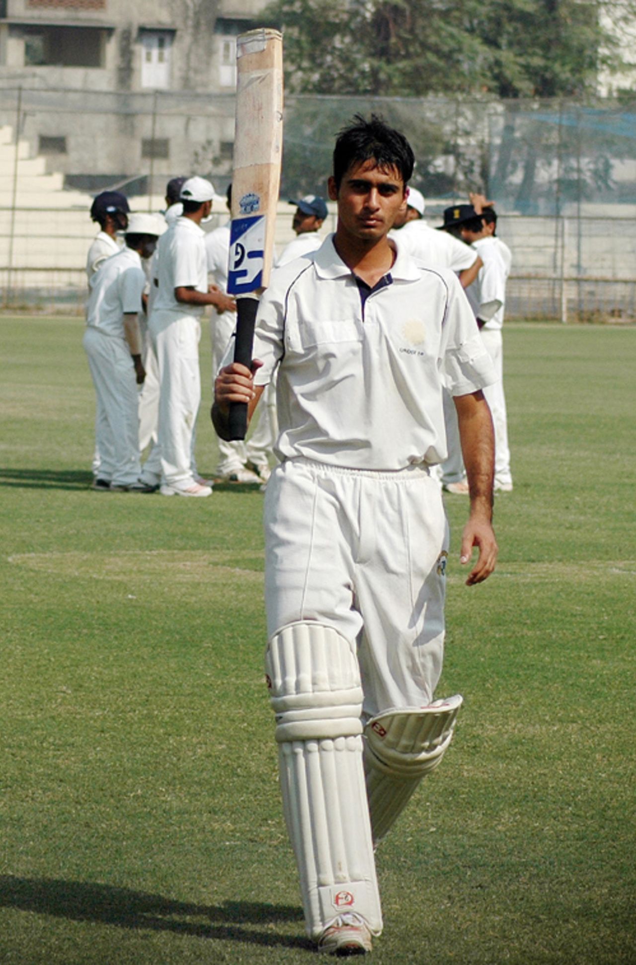 Centurion Uday Kaul acknowledges the applause while returning to the pavilion for the lunch interval, Punjab v Andhra, Ranji Trophy Super League, Group B, 1st round, 3rd day, Amritsar, November 5, 2007 