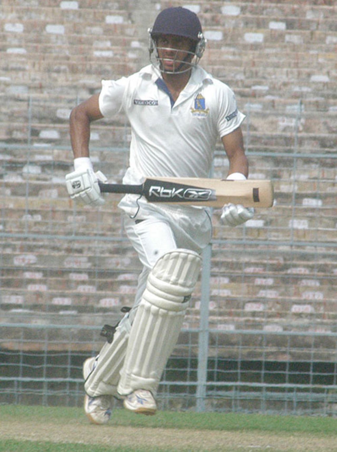 Manoj Tiwary jogs a single en route to his 203, Bengal v Hyderabad , Ranji Trophy Super League, Group B, 1st round, 3rd day, Eden Gardens, November 5, 2007 