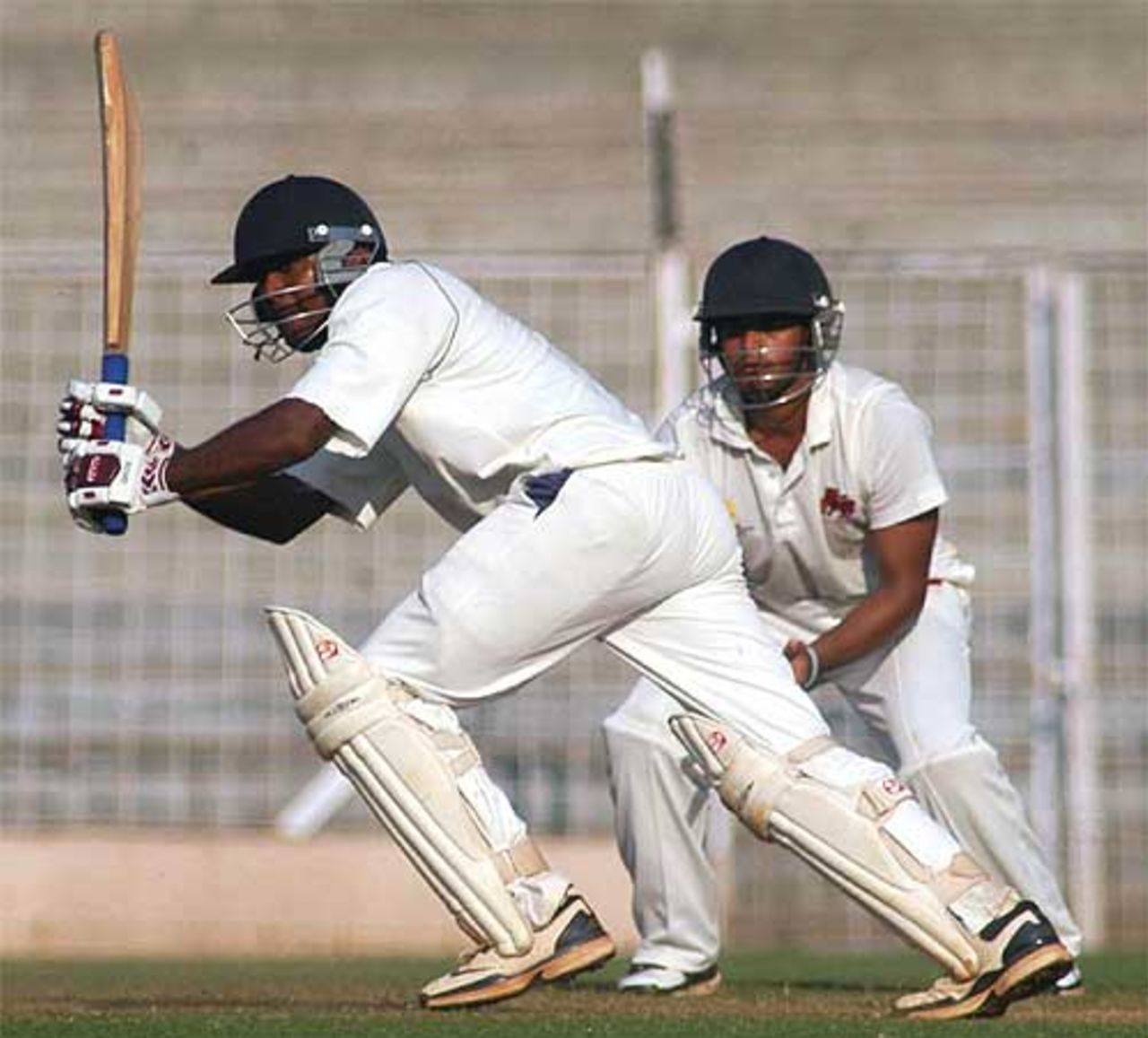 KB Pawan hits his stride after being edgy during the start of his innings, Mumbai v Karnataka, Ranji Trophy Super League, Group A, 1st round, 3rd day, Mumbai, November 5, 2007