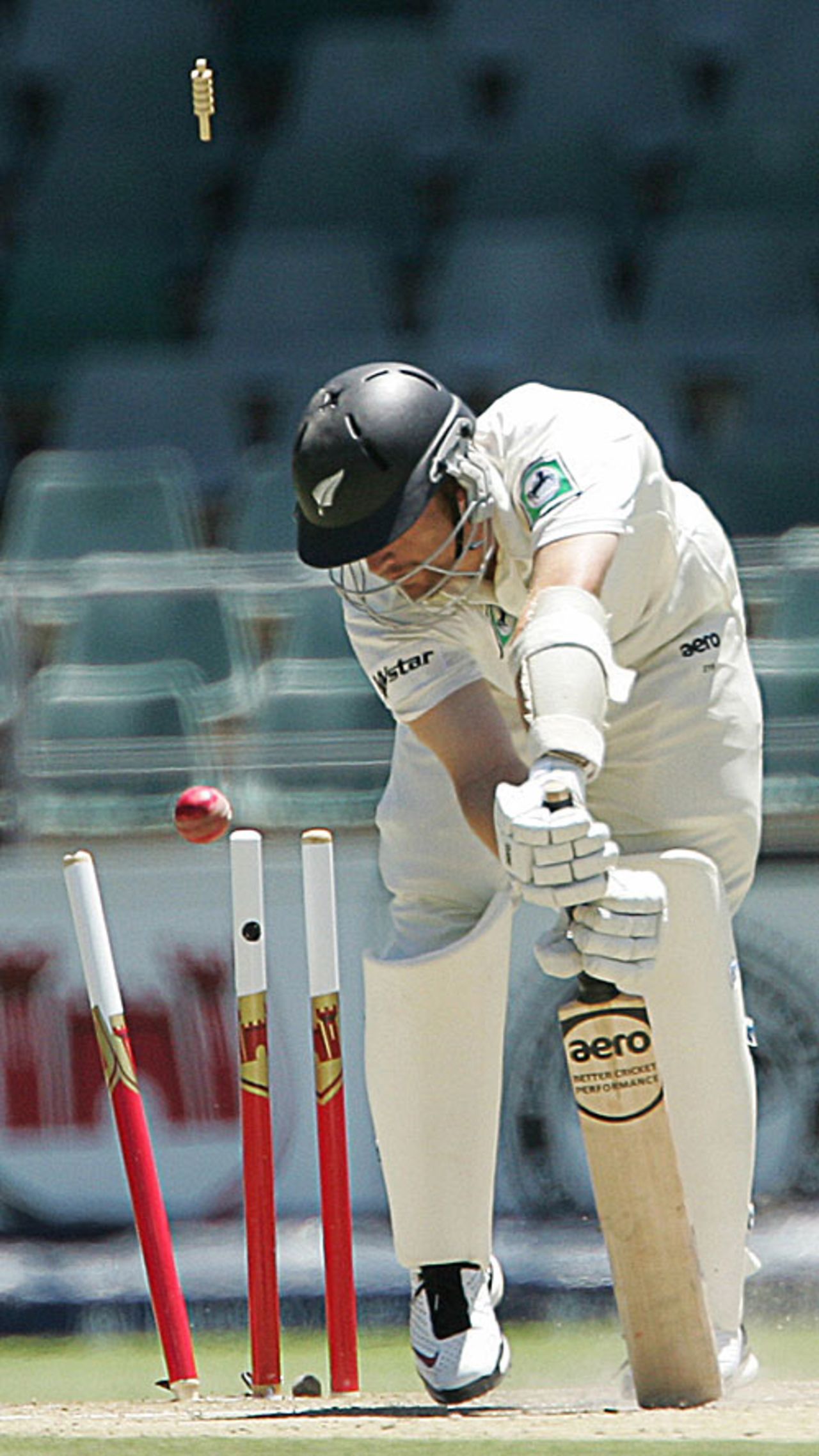 Shane Bond is clean bowled by Dale Steyn, South Africa v New Zealand, 1st Test, Johannesburg, 2nd day, November 9, 2007