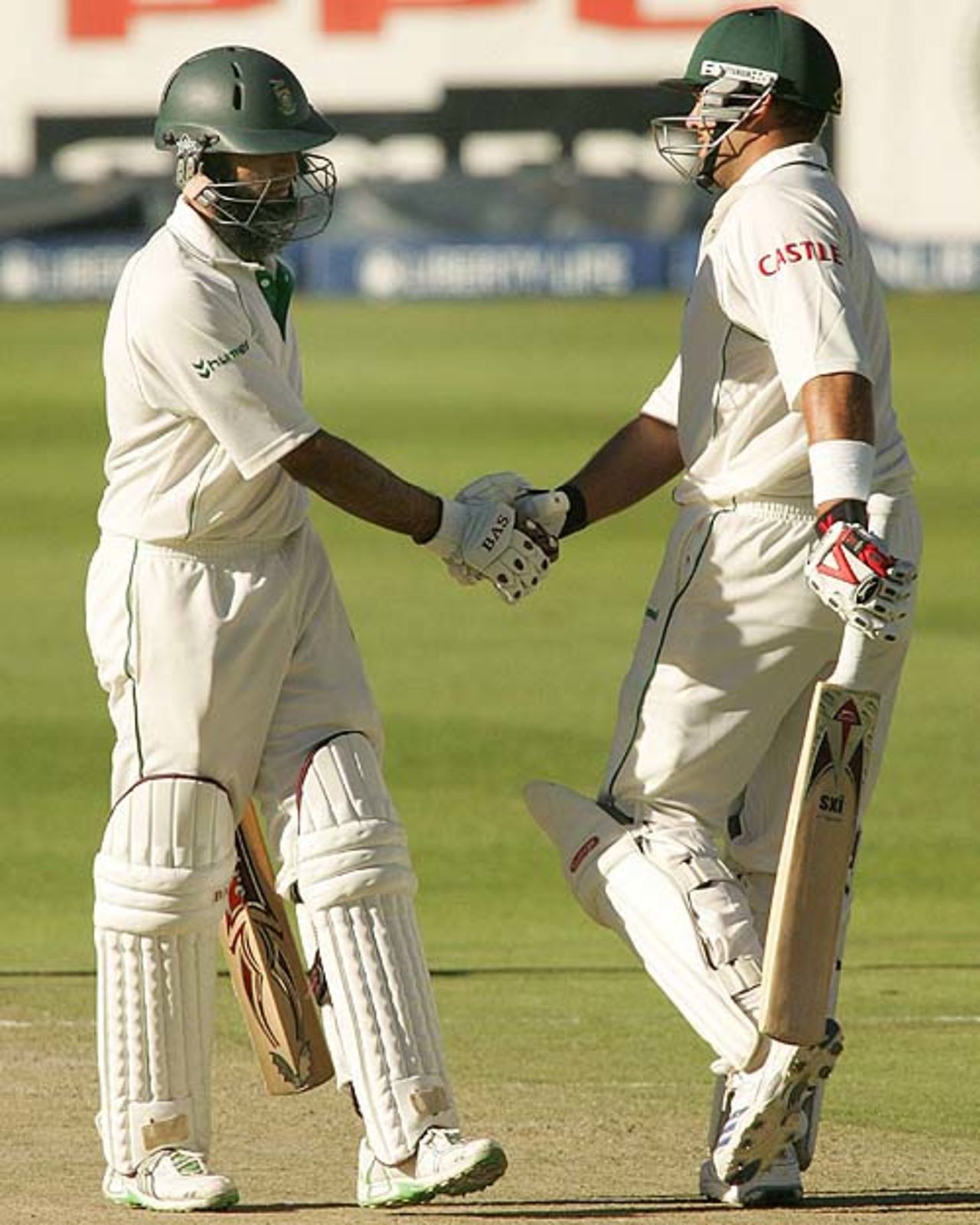 Hashim Amla and Jacques Kallis put on an unbroken 159-run stand for the third wicket in South Africa's second innings, South Africa v New Zealand, 1st Test, Johannesburg, 2nd day, November 9, 2007