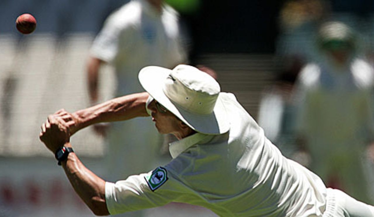 Michael Mason drops Jacques Kallis, South Africa v New Zealand, 1st Test, Johannesburg, 3rd day, November 10, 2007