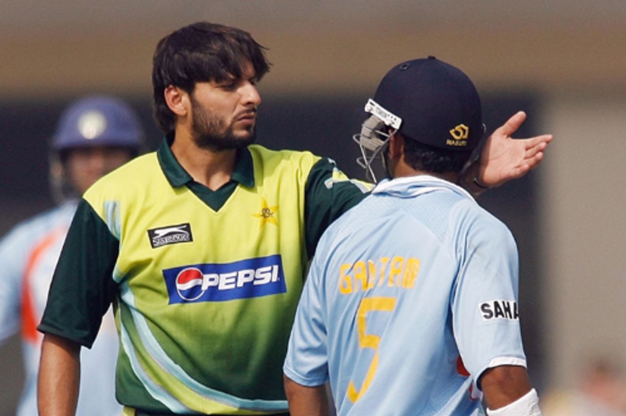 Shahid Afridi and Gautam Gambhir argue after a mid-pitch collision, India v Pakistan, 3rd ODI, Kanpur, November 11, 2007 