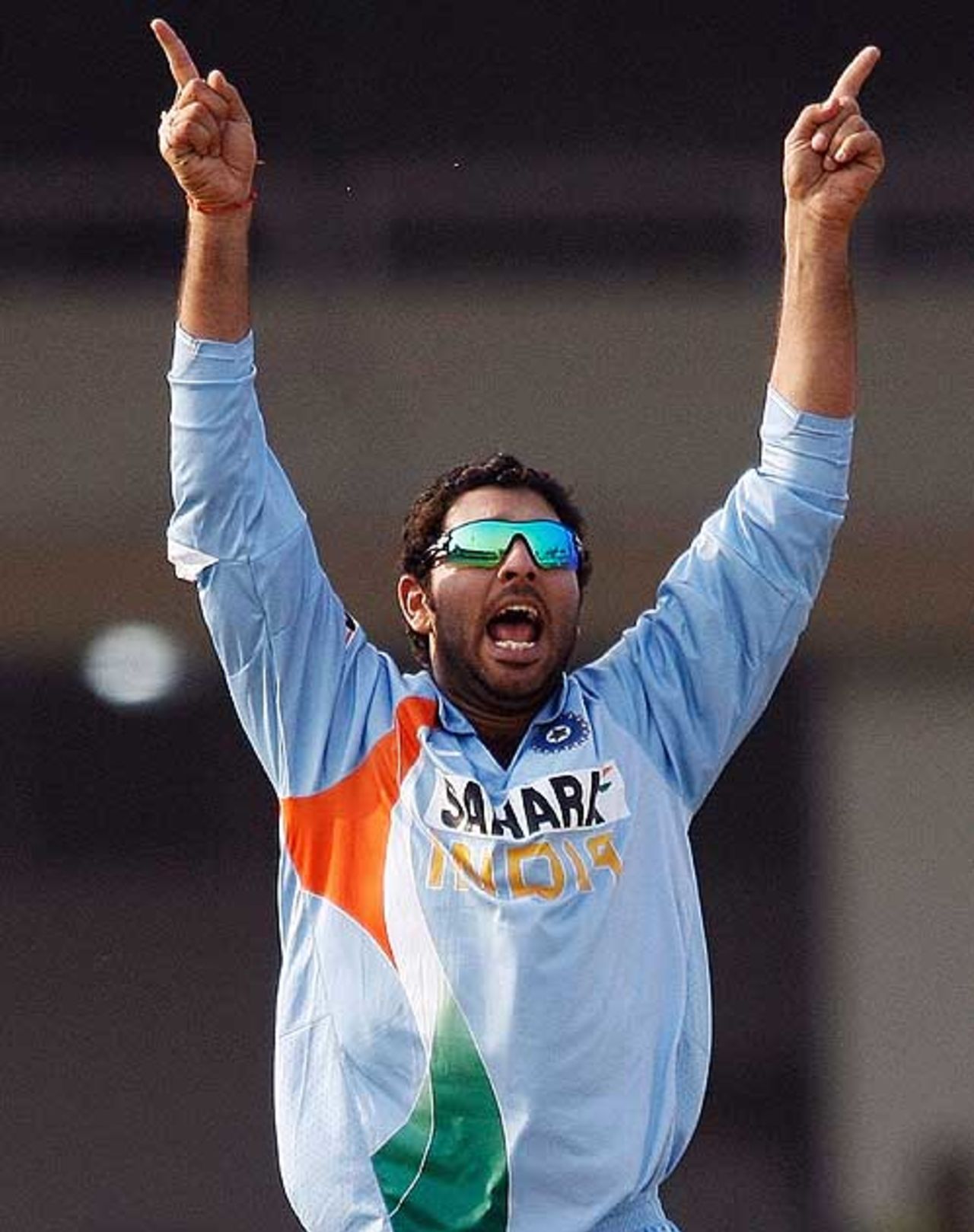 Yuvraj picks up Shoaib Malik in his first over, India v Pakistan, 3rd ODI, Kanpur, November 11, 2007 
