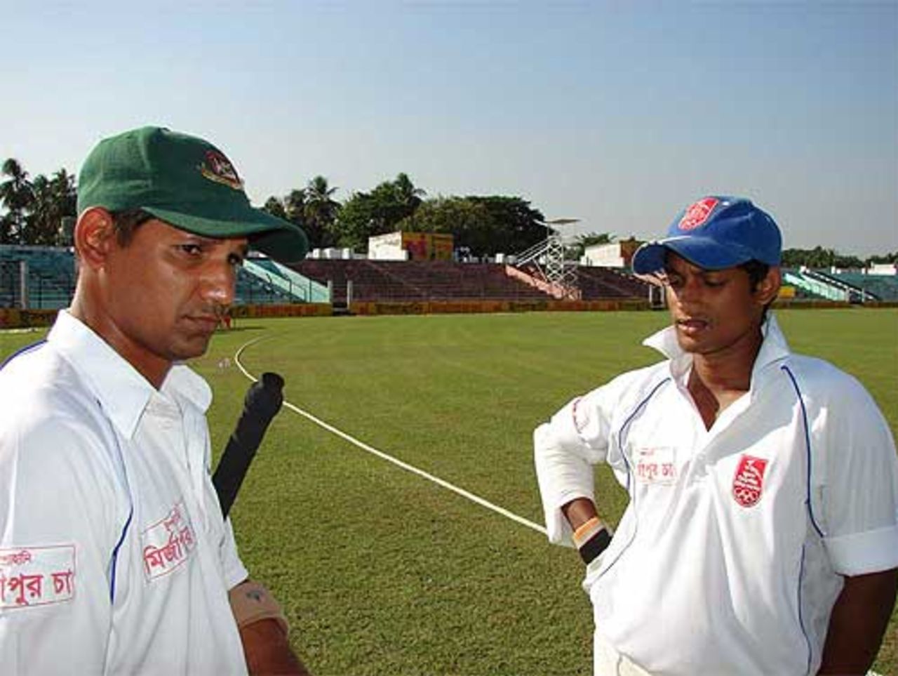 Habibul Bashar and Nazmus Sadat prepare to go onto the field, Khulna Division v Rajshahi Division, National Cricket League, Khulna, 4th day, November 13, 2007