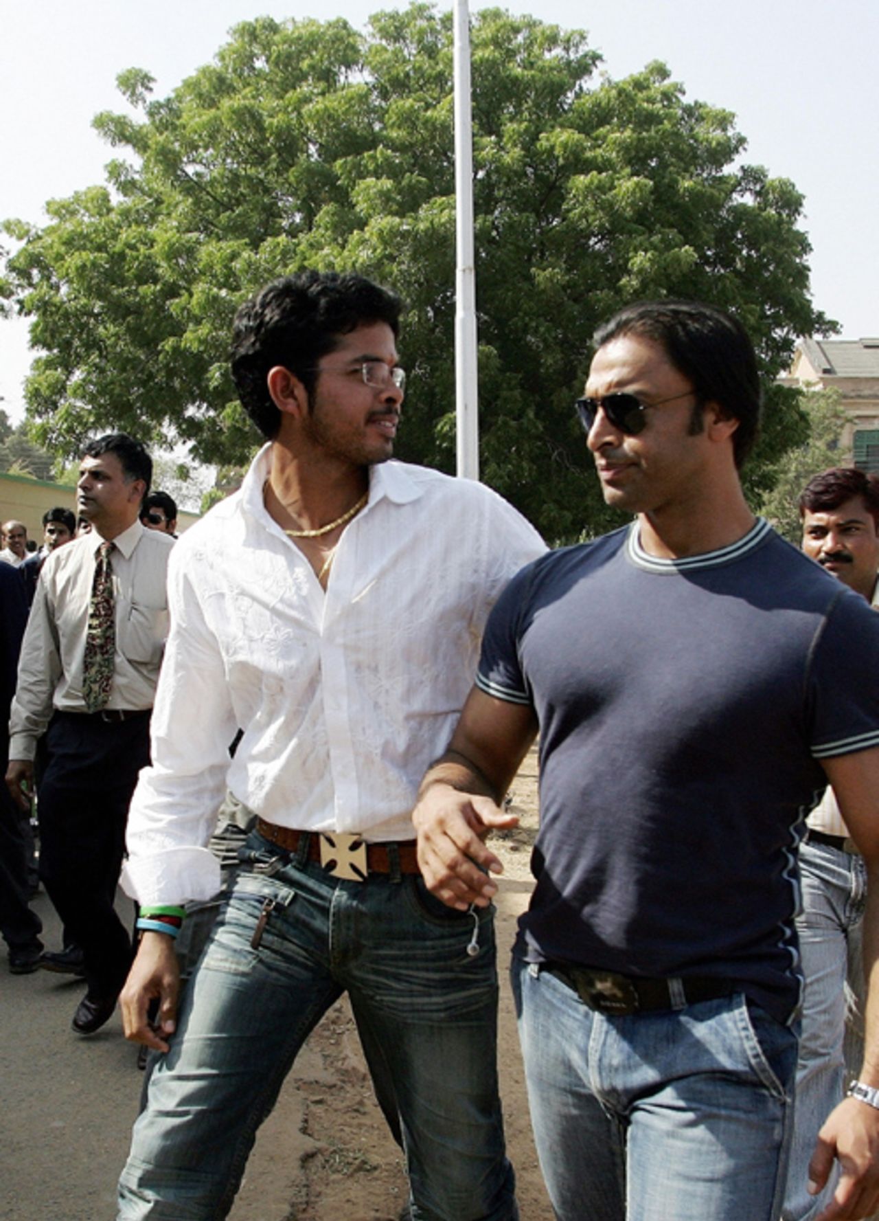 Enter the fast men: Sreesanth and Shoaib Akhtar visit the Scindia School, Gwalior, November 14, 2007
