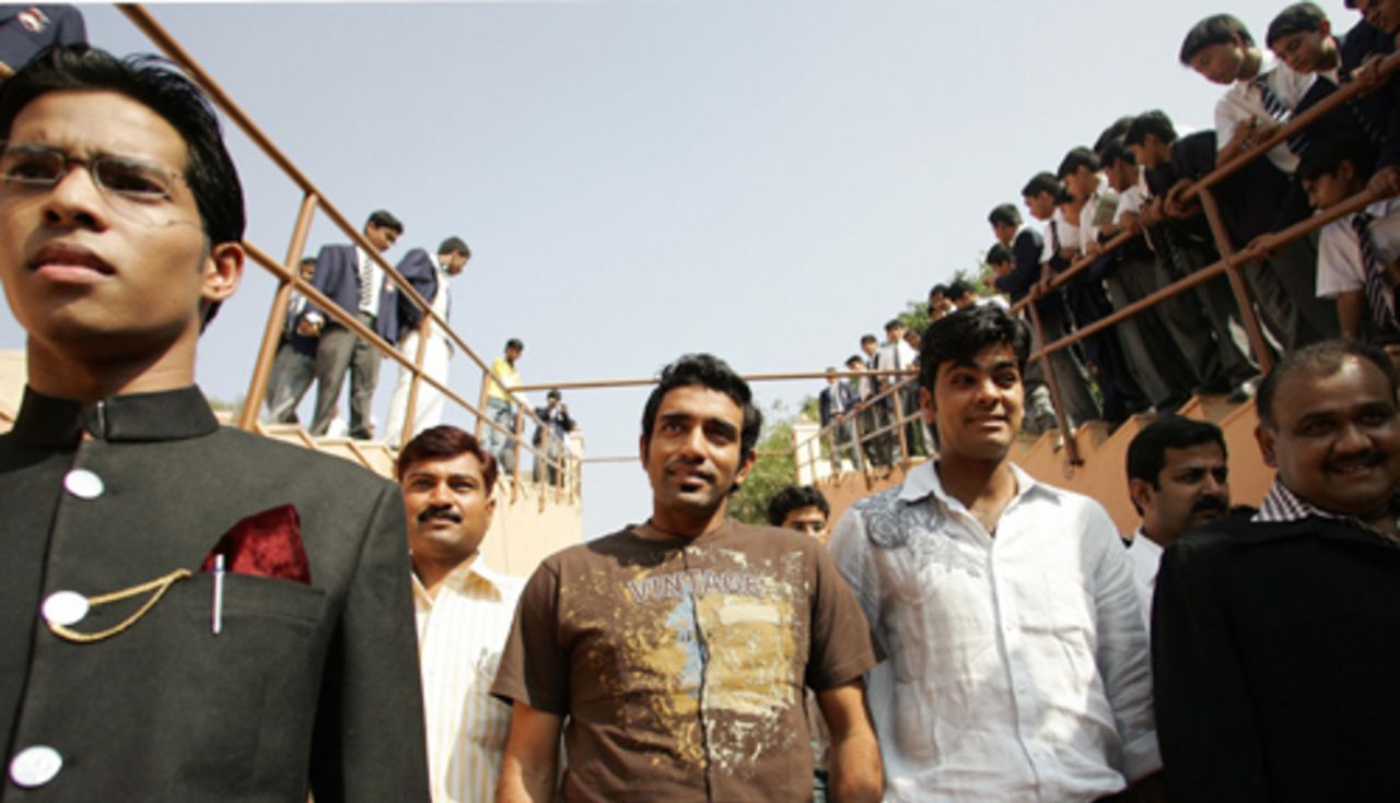 Robin Uthappa and RP Singh visit the Scindia School, Gwalior, November 14, 2007