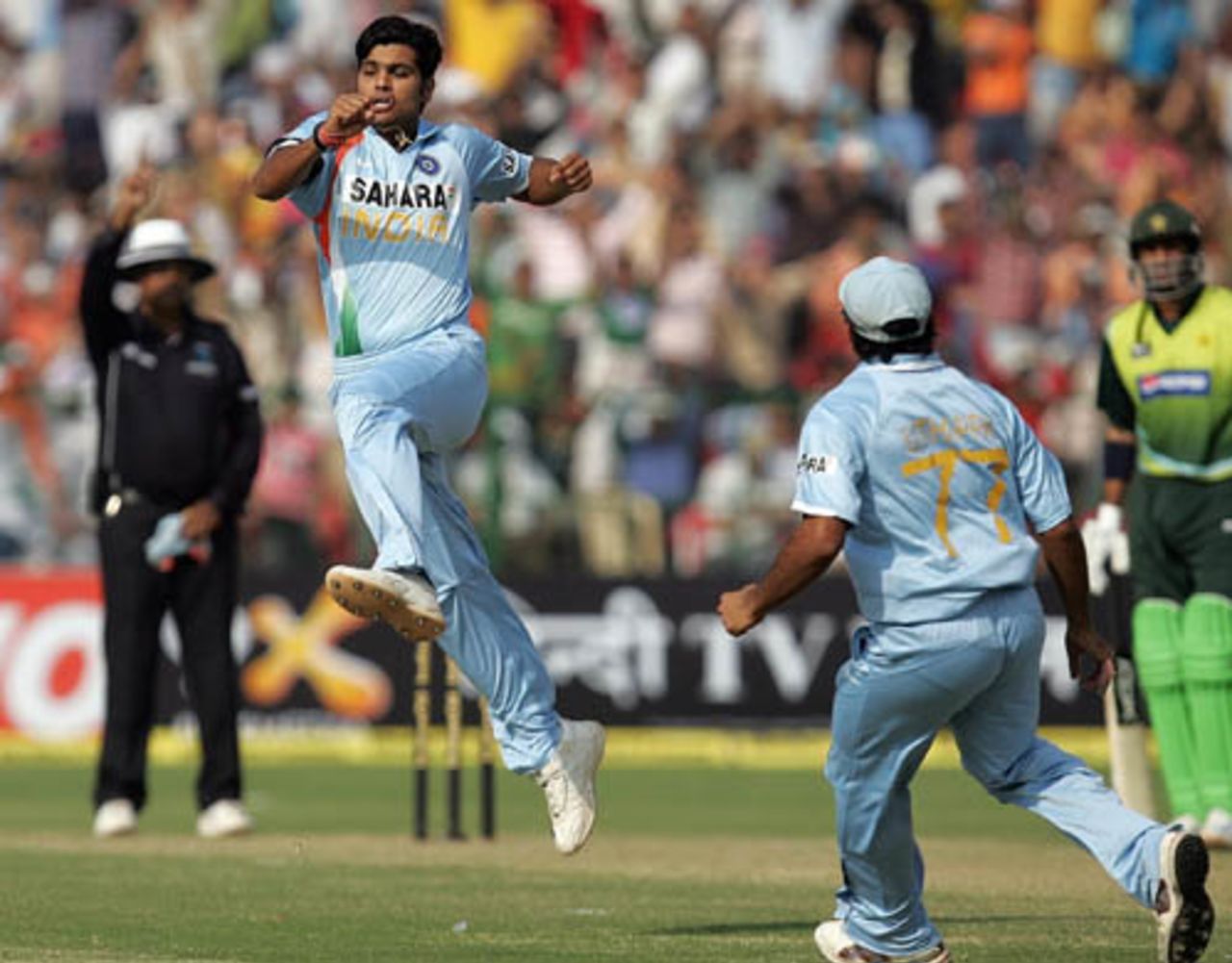 RP Singh celebrates after trapping Salman Butt, India v Pakistan, 4th ODI, Gwalior, November 15, 2007 